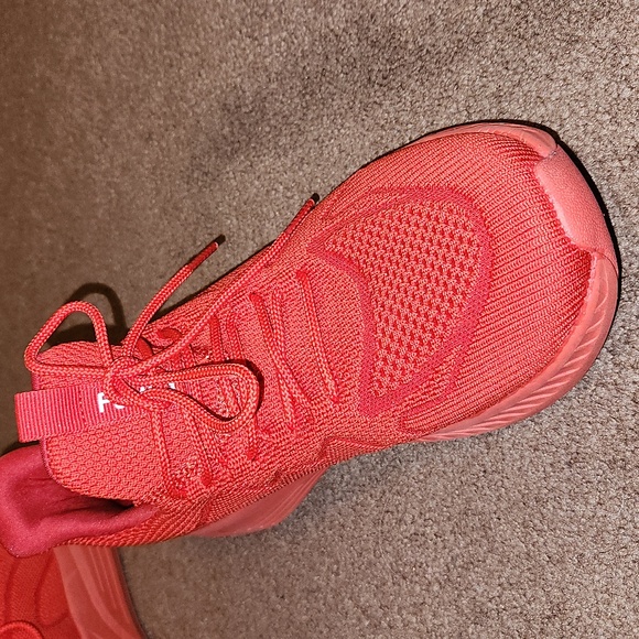 Feethit Red Sneakers - Picture 4 of 10